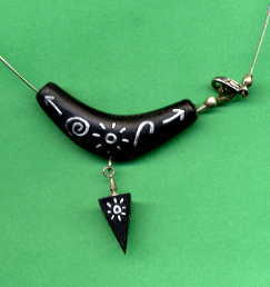 ���h�̑��`���ɖ͗l�������ꂽ�l�b�N���X